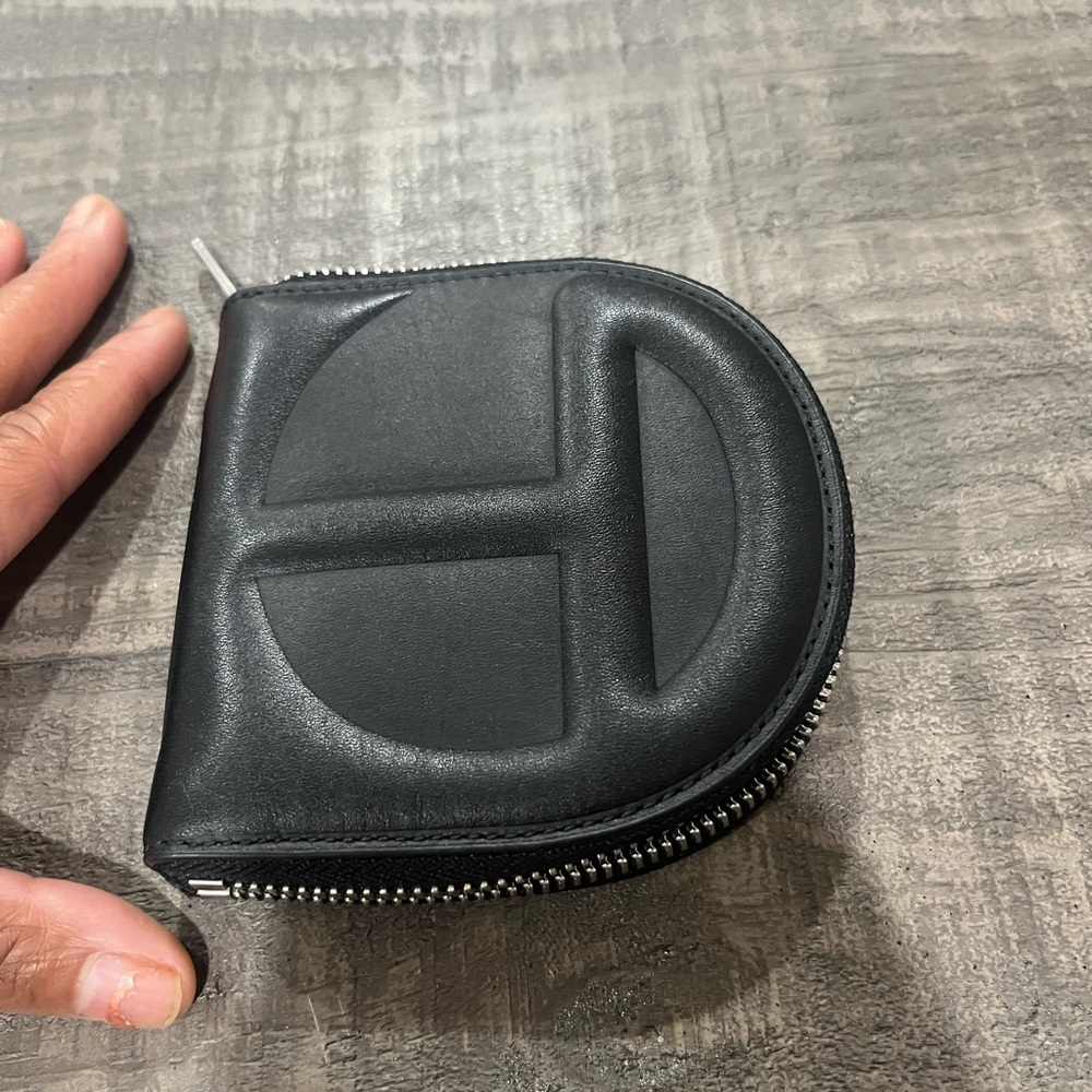Telfar wallet